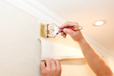 Pose de papier peint à Servanches — revêtements muraux et toiles de verre